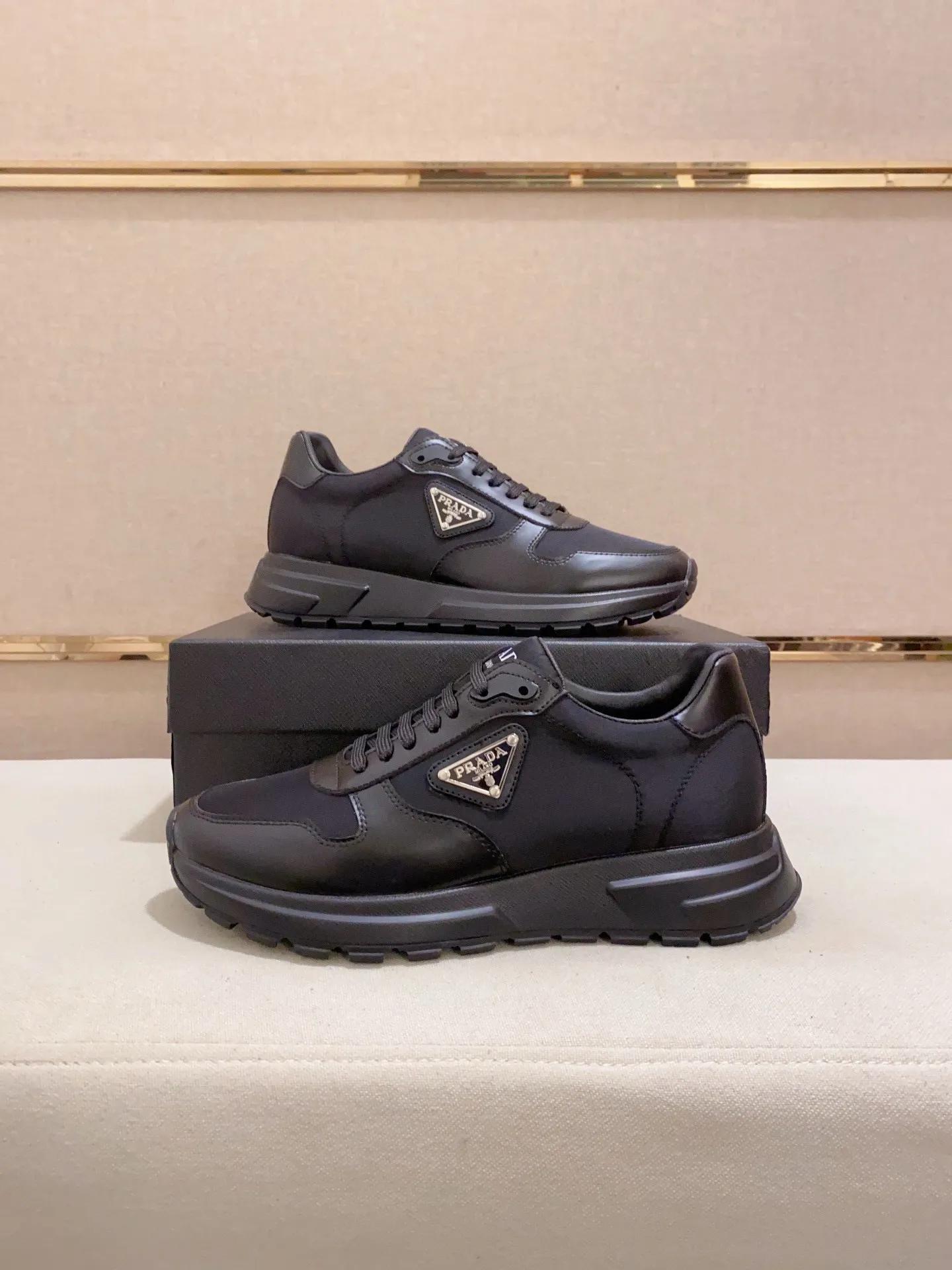 Men's shoes💰: 462💰[Prada～Prada] Trendy new models are on the market. Same style as the official website. Counter quality. Original matching. [Strong] [Strong] Selected first-layer cowhide fabric. Comfortable and breathable sheepskin lining, fine workmanship, upper layer made of 100% pure cowhide, original last shape, comfortable on the feet, shoe sizes 38 to 44